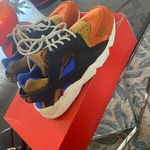 Women’s Nike Air Huarache. Size 7.5 women’s